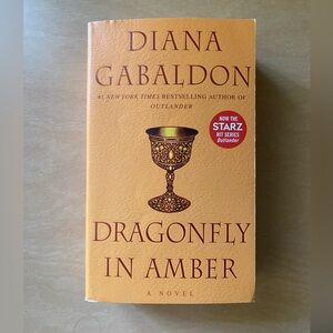 Dragonfly in Amber (Outlander book series #2) by Diana Gabaldon